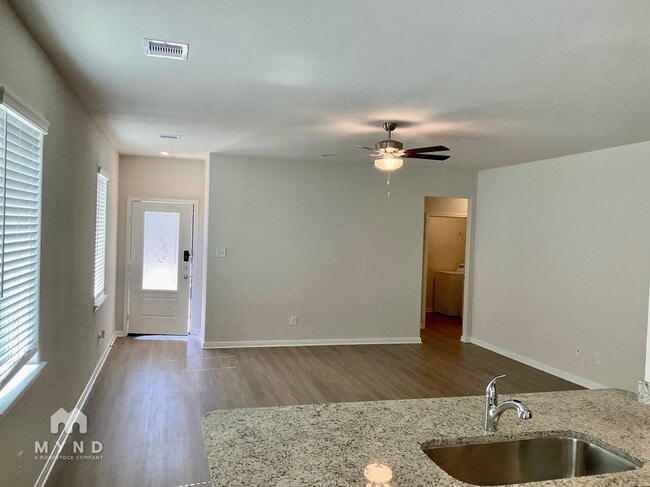 Building Photo - 15442 Maple Ter Dr