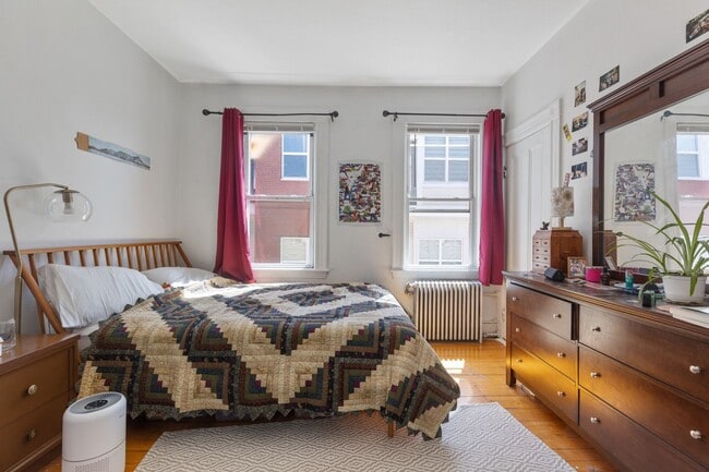Building Photo - 9/1 Beautiful Inman Sq 3BR with laundry in...