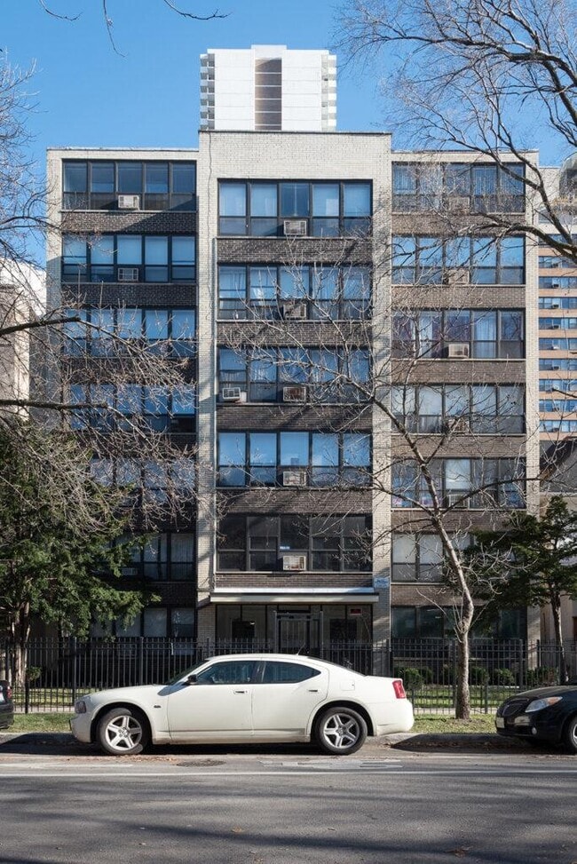 Building Photo - 6031 N Kenmore Ave