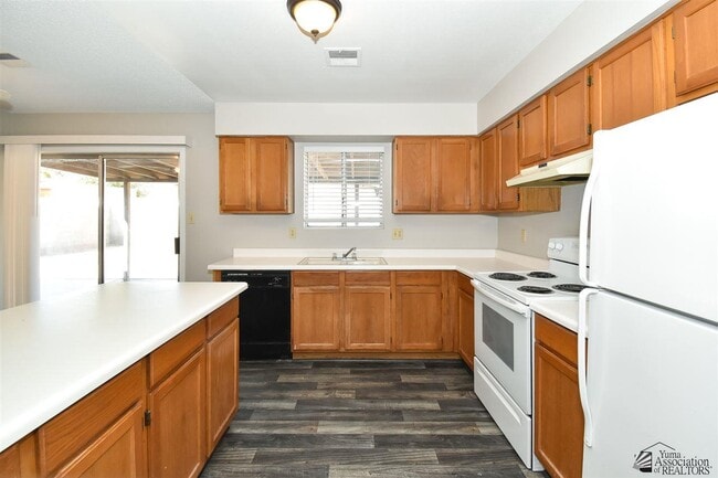 Building Photo - 4660 W 18th Pl