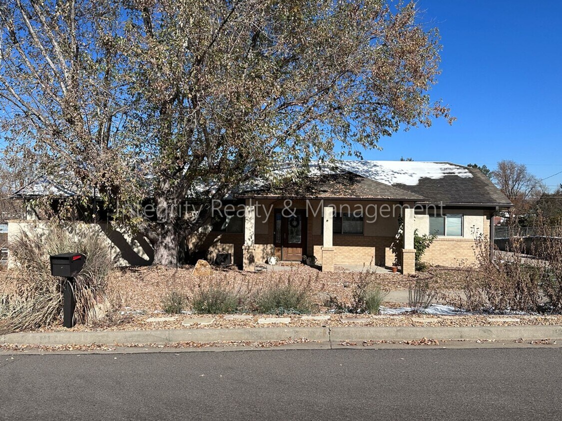 Primary Photo - 3 Bed/2 Bath, 1,930 Sqft - 9805 W 35th Ave...