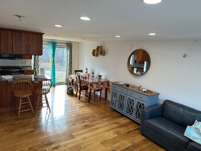Foto del edificio - 715 Hammond St