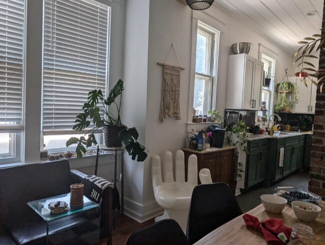 Foto del edificio - 1367 Faxon Ave