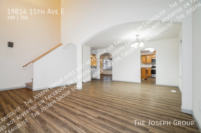Foto del edificio - 19814 15th Avenue E