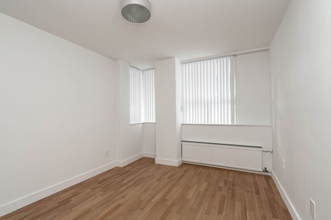 Photo du bâtiment - 551 Eglinton Ave E