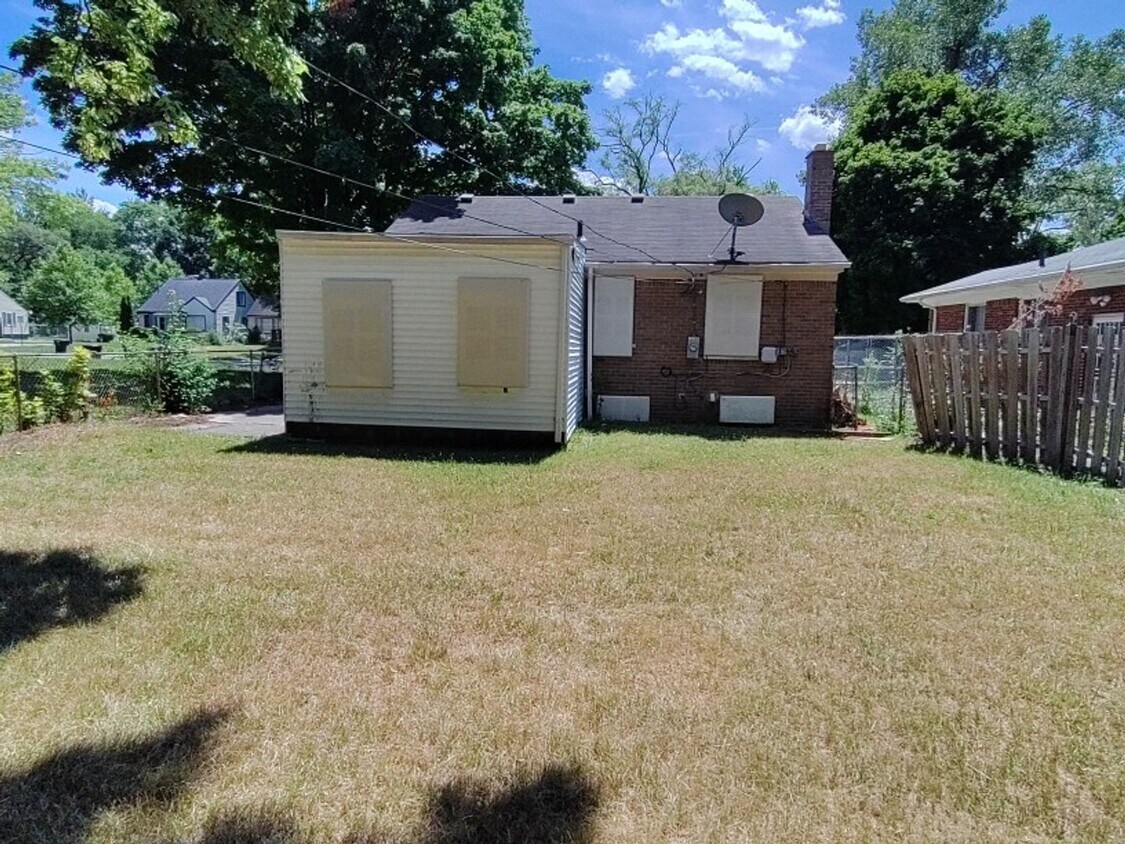 Building Photo - 2 bedroom 1 Bath Brick Ranch - Now Available!