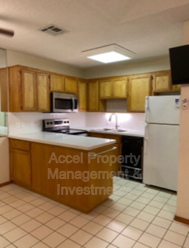 Foto del edificio - 1713 Oasis Dr
