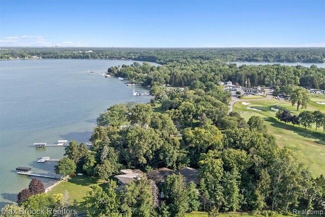 Building Photo - 3333 W Shore Dr