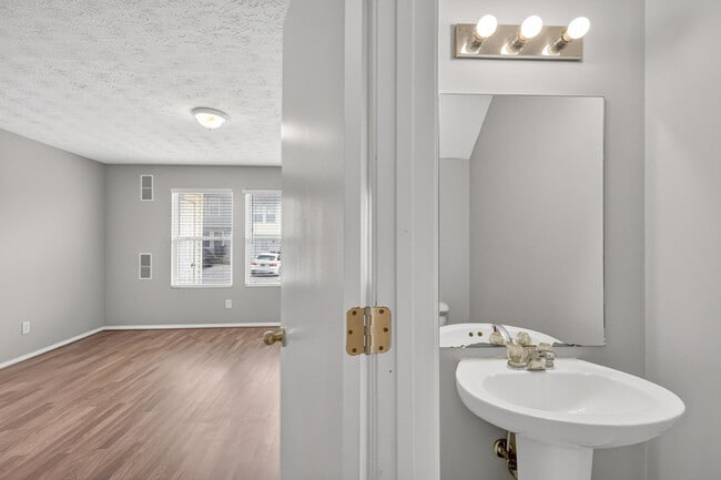 Building Photo - 1006 Halifax Ln