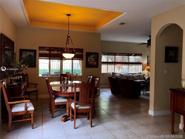 Foto del edificio - 867 SW 155th Ct