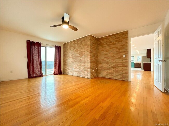 Foto del edificio - 150 Bellevue Rd