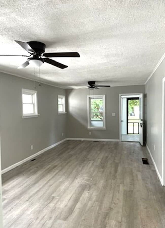 Building Photo - Beautifully Remodeled Riverview Two Bedroom One Bath Home in Dunbar.
