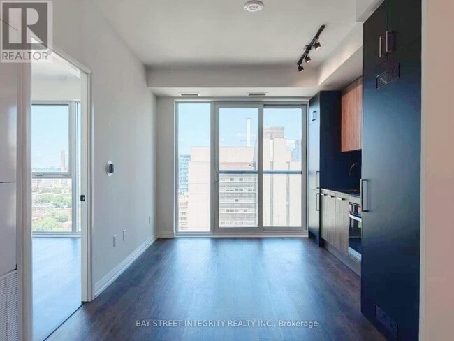Photo du bâtiment - 280-1280 Dundas St W