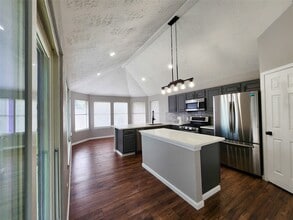 Building Photo - 2118 Creston Dr