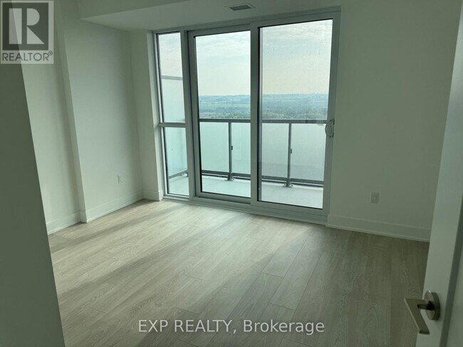 Photo du bâtiment - 2545 Simcoe St N