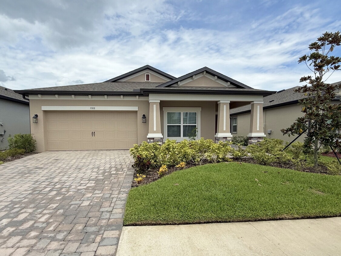 "Charming 3-Bed Oasis with 2 Full Baths in... - "Charming 3-Bed Oasis with 2 Full Baths in...
