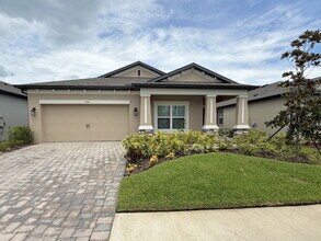Building Photo - 9308 Crescent Ray Dr
