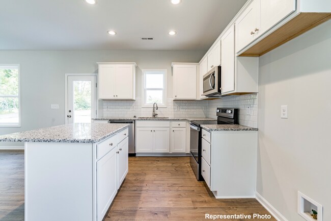 Foto del edificio - 4 Bedroom Home in Zebulon