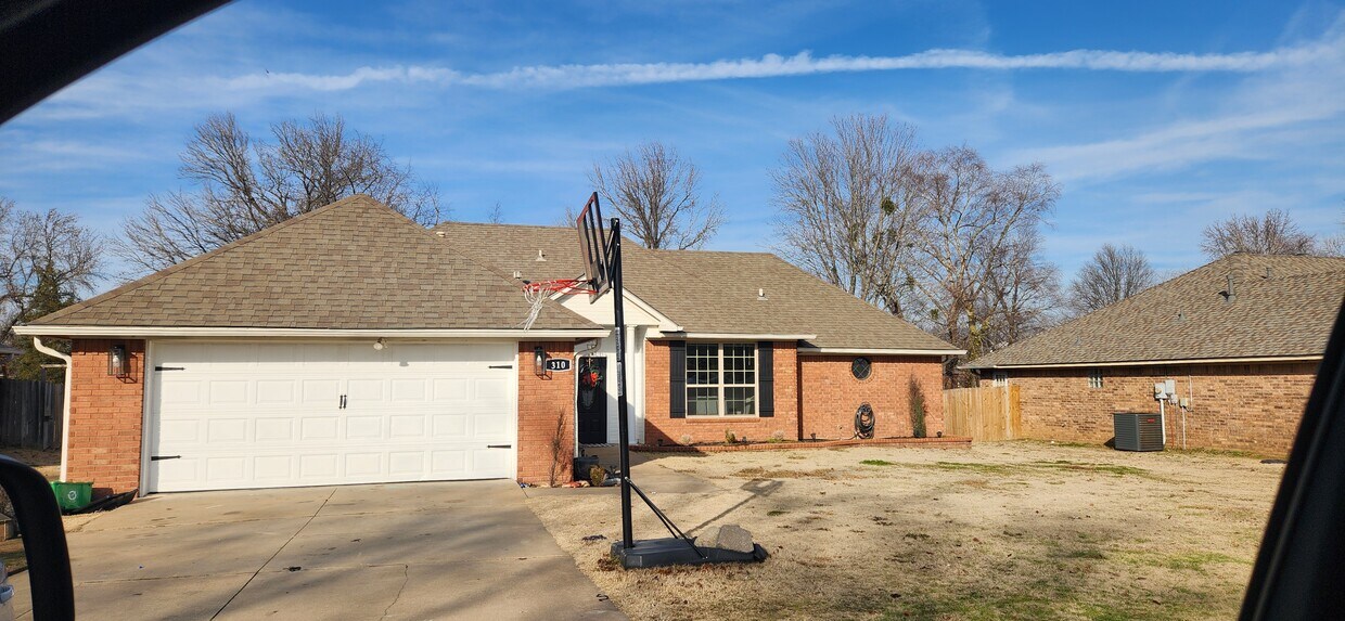 Primary Photo - 310 Cedar Creek Dr