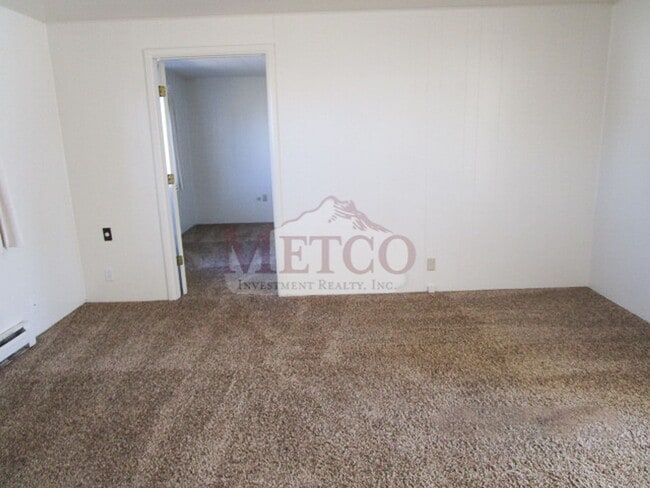 Building Photo - Cute little 3 bedroom home