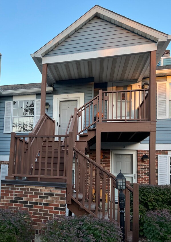 385 Sandhurst Cir Unit 4, Glen Ellyn, IL 60137 Condo for Rent in Glen