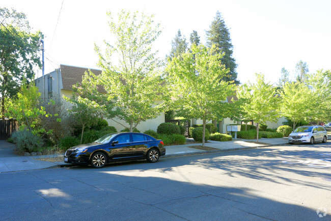 Building Photo - Pacific Townhomes