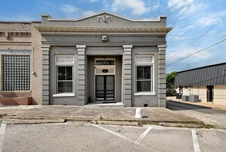 Building Photo - 104 Hoxie St