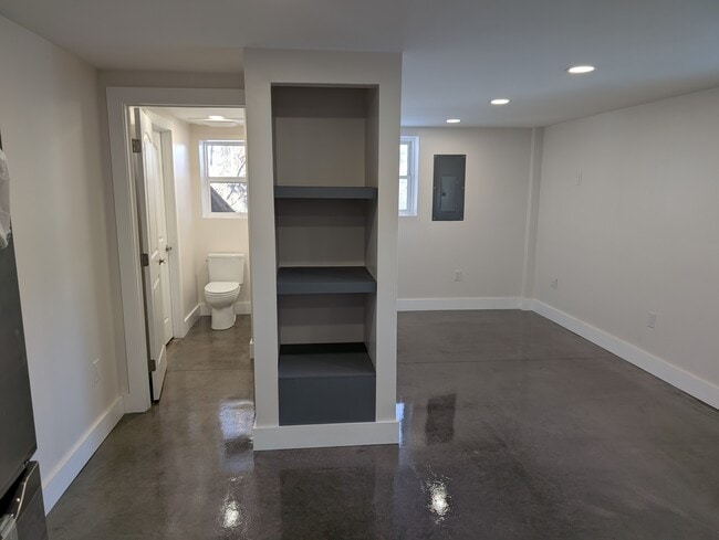 Building Photo - 1611 US-11