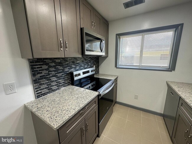Foto del edificio - 10704 Montgomery Rd