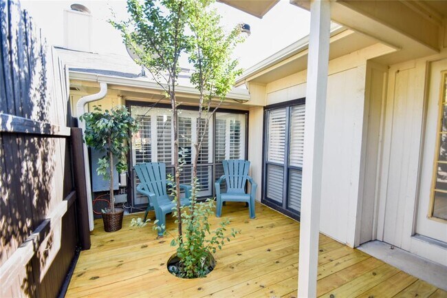 Building Photo - 825 Blessing Creek Dr