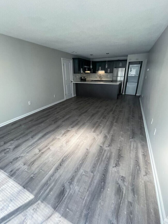 Building Photo - 1 Bed Condo w/ Laundry and Parking