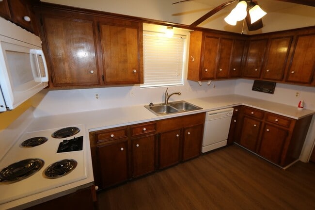 Building Photo - 2319 Quail Valley E Dr