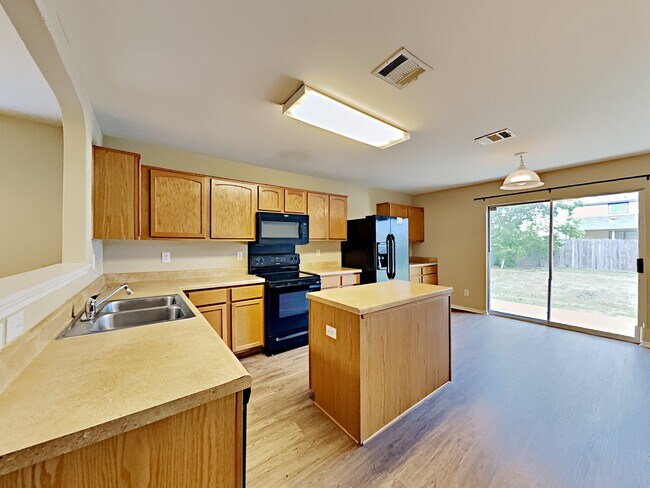 Building Photo - 6907 Macaway Crk