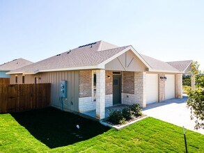 Building Photo - 102 Levi Ct