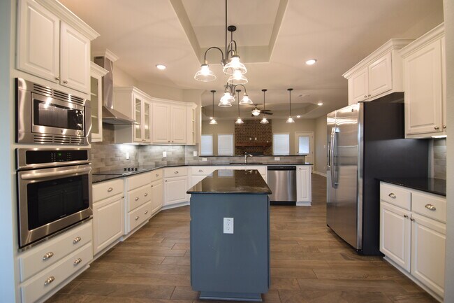 Building Photo - 4326 Green Creek Dr