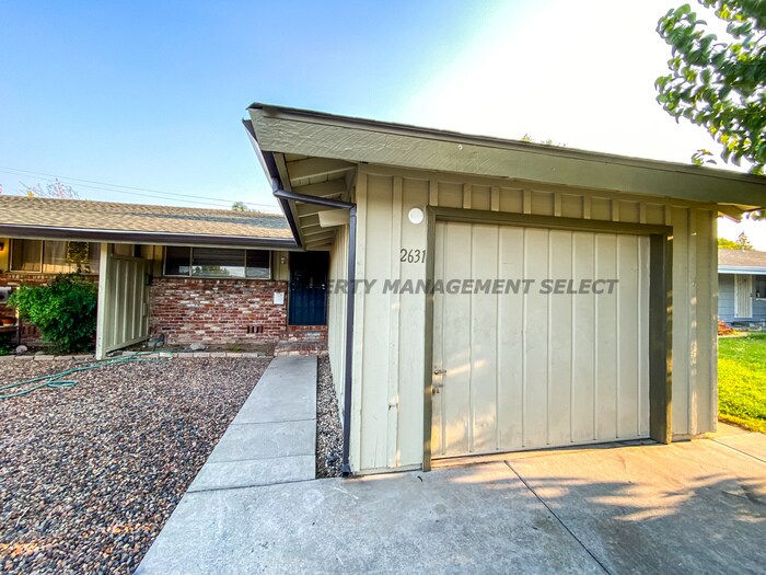 Primary Photo - Sparkling 2 Bed 1 Bath Arden-Arcade Duplex!