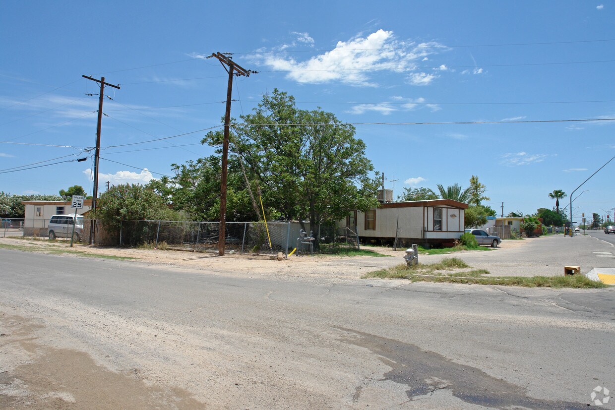 Primary Photo - 1050 E Mossman Rd