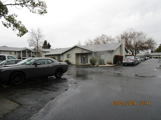 Foto del edificio - 1341 Dustin Dr
