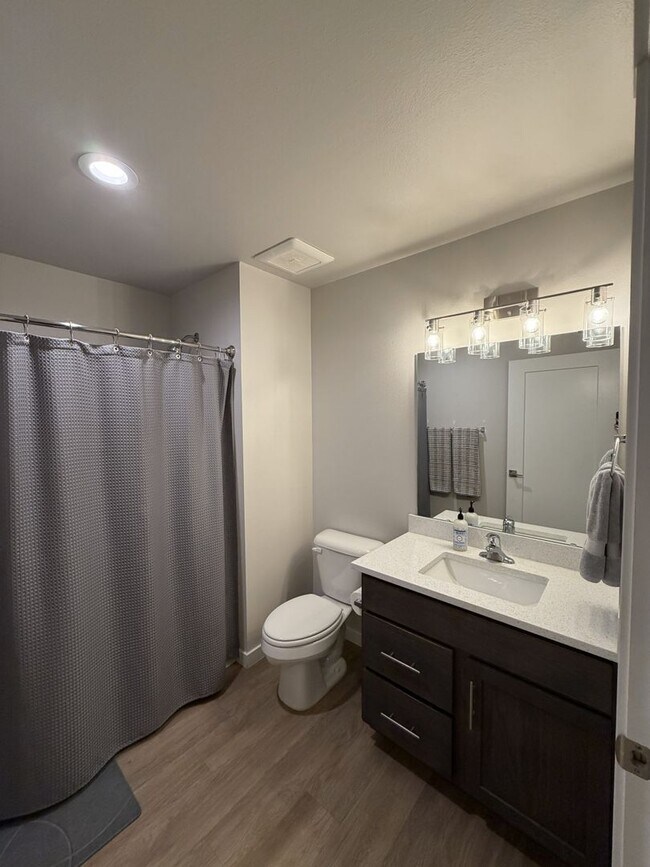 Foto del edificio - 920 E 4th Ave