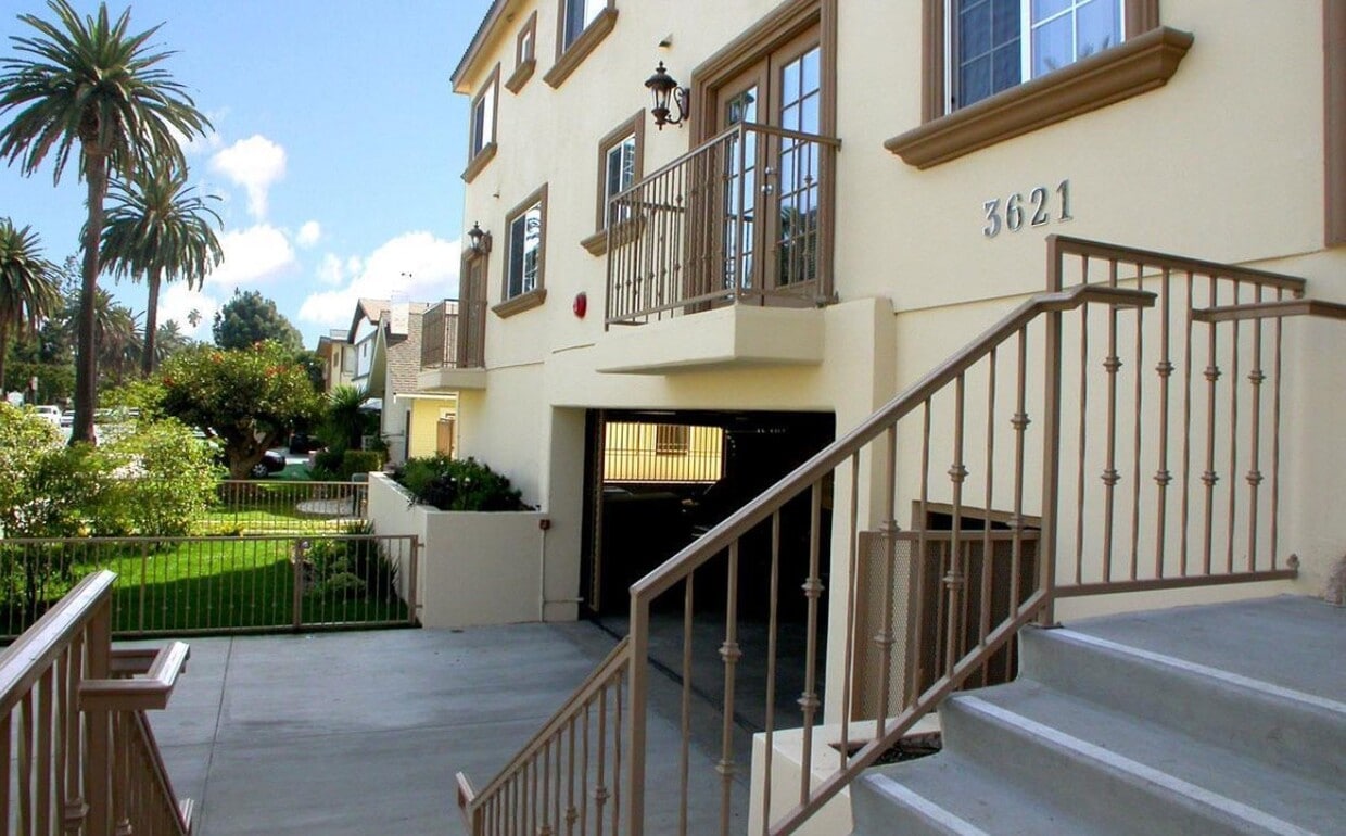 Primary Photo - 3621 Westwood Townhomes