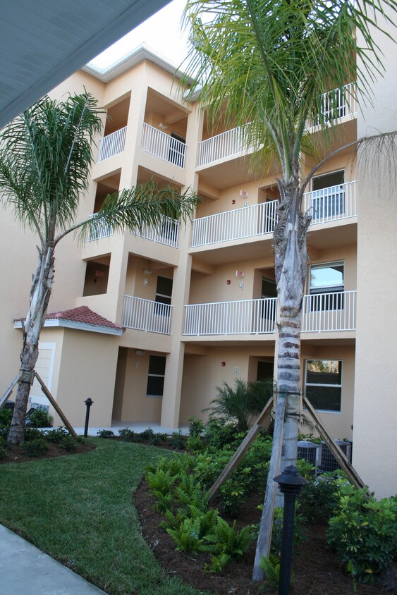 Great 2n floor unit with elevator and externa - 19750 Osprey Cove Blvd
