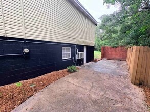 Building Photo - 212 Barbourville Dr