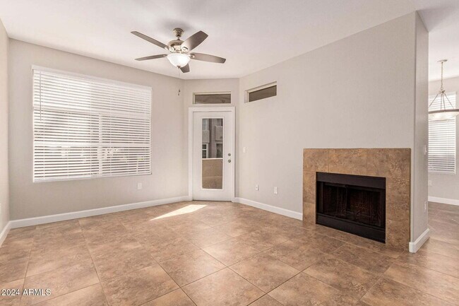 Foto del edificio - Immaculate Lakewood Community Condo