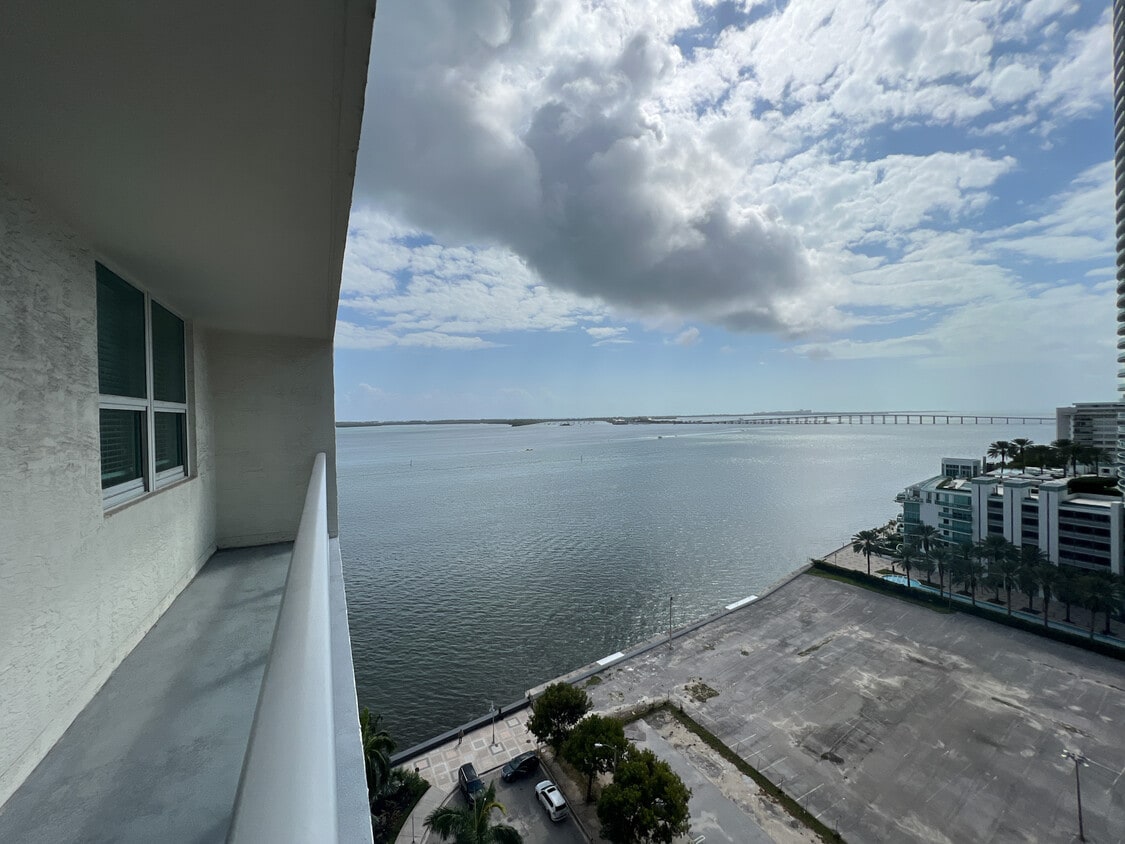 Primary Photo - 1155 Brickell Bay Dr