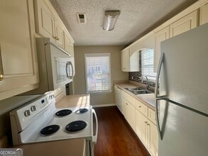 Building Photo - 1653 Summerwoods Cir