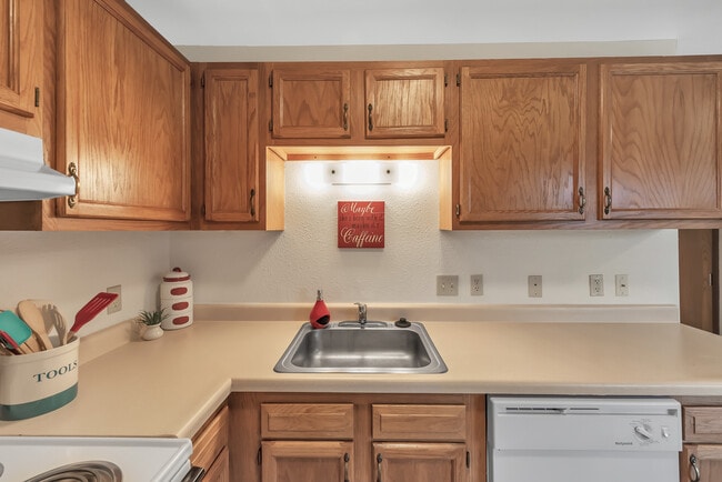 TRIO North Standard Kitchen - TRIO Townhomes