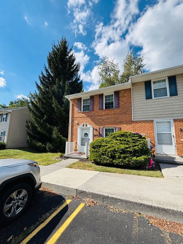 Foto del edificio - 2 Bedroom, 1.5 Bath Townhouse