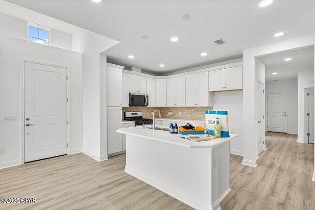 Building Photo - 8912 Parrot Pl