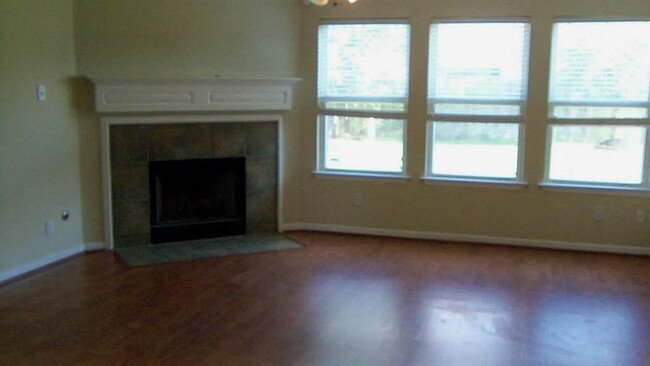 Foto del edificio - 10219 Riderdale Park Ln