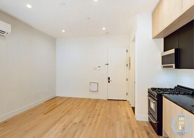 Building Photo - 64 Macon St